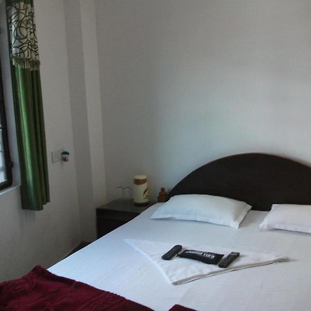 Surya Residency Paying Guest House Варанаси Екстериор снимка