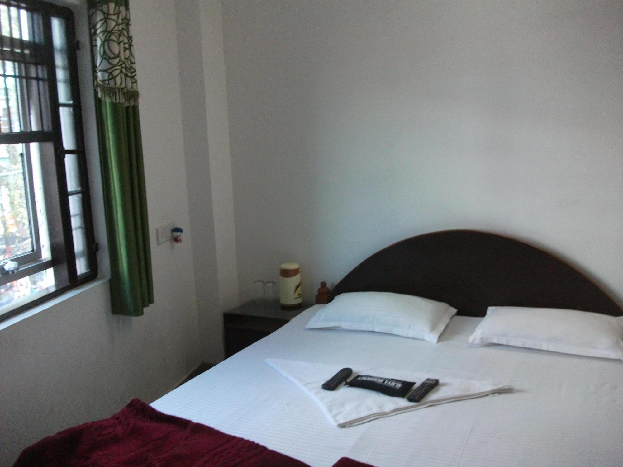 Surya Residency Paying Guest House Варанаси Екстериор снимка